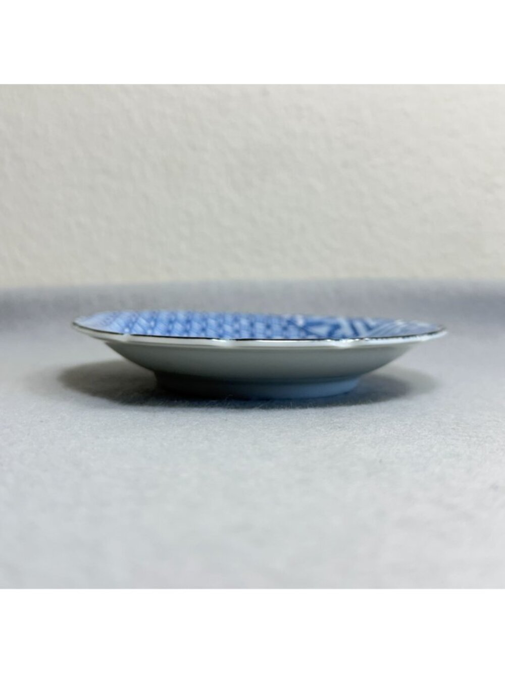 Japanese Blue & White Scalloped Porcelain Salad Plate 5" Mino Ware Interlocking - Picture 5 of 8